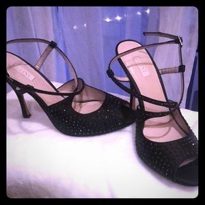 GLINT BLACK HEELS